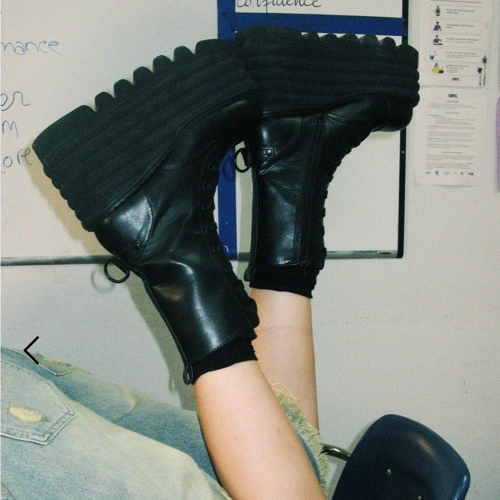 Dollskill current mood platform NWT - image 1